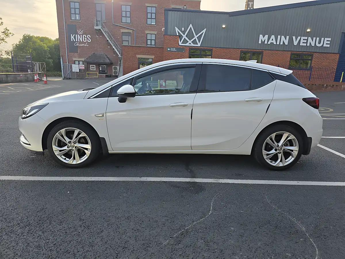 Used 2017 Vauxhall Astra Sri Nav White - Interior and Exterior details 4
