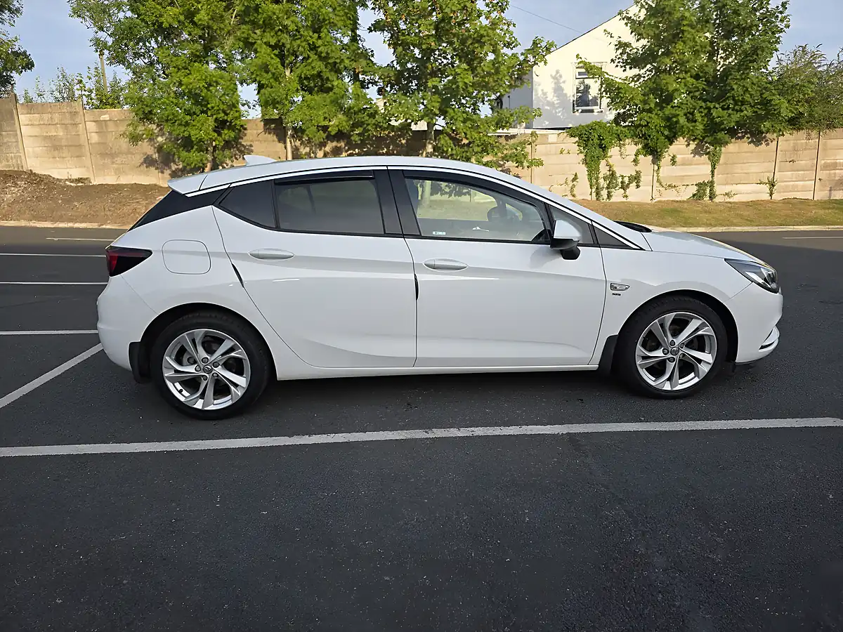 Used 2017 Vauxhall Astra Sri Nav White - Interior and Exterior details 5