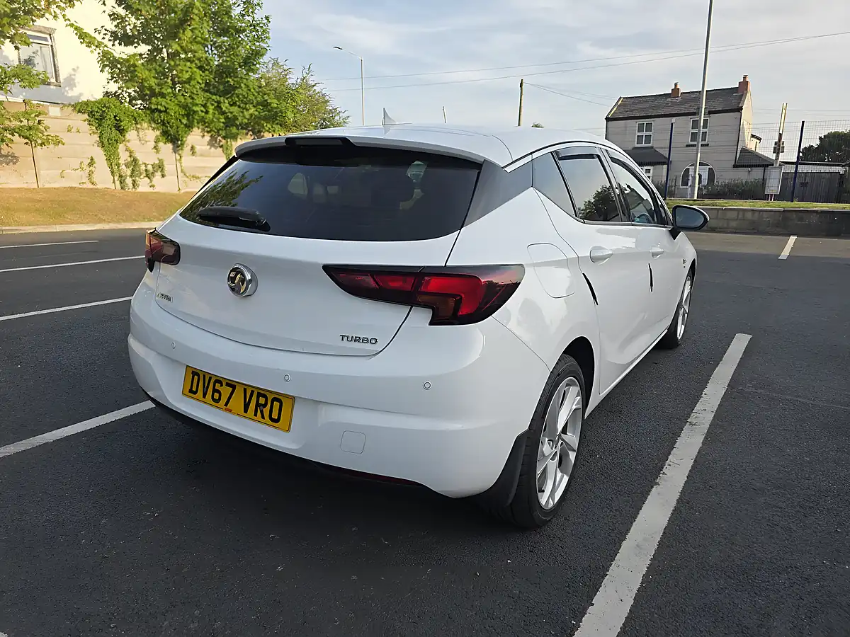 Used 2017 Vauxhall Astra Sri Nav White - Interior and Exterior details 8