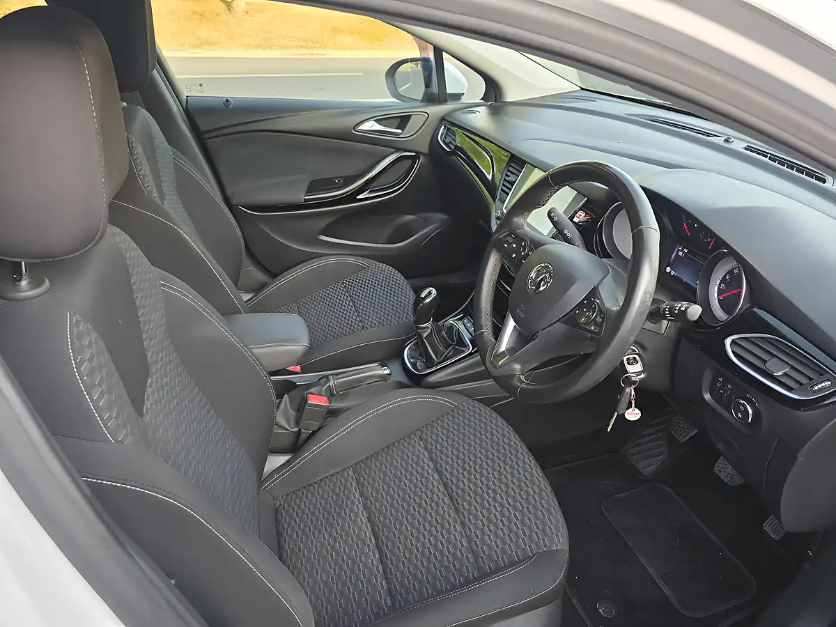 Used 2017 Vauxhall Astra Sri Nav White - Interior and Exterior details 9