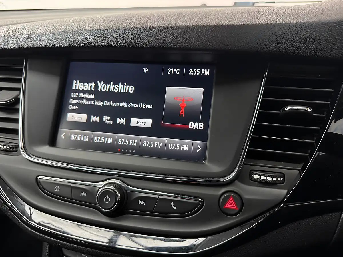 Used 2017 Vauxhall Astra Sri Power Red - Interior and Exterior details 11