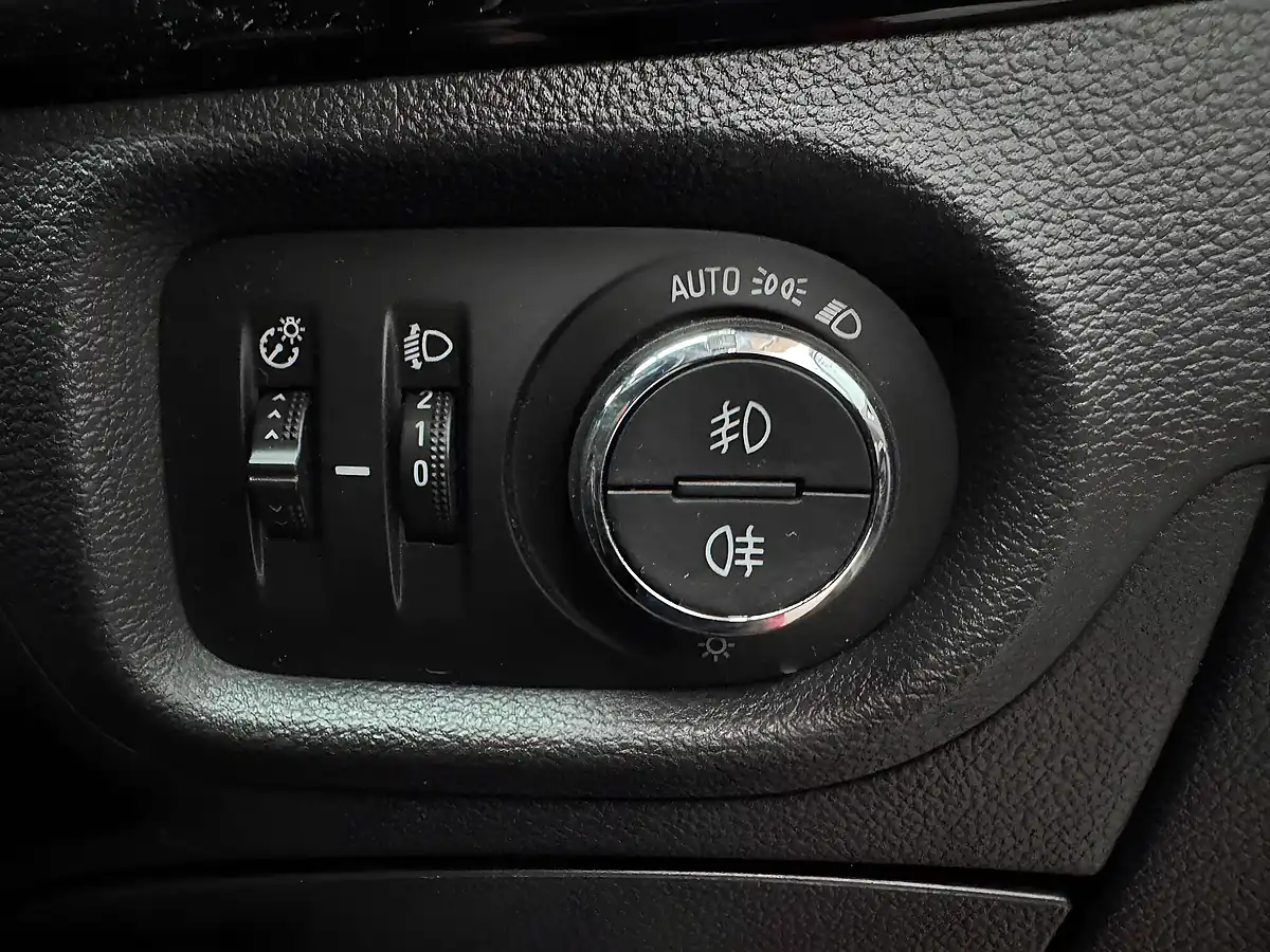Used 2017 Vauxhall Astra Sri Power Red - Interior and Exterior details 14
