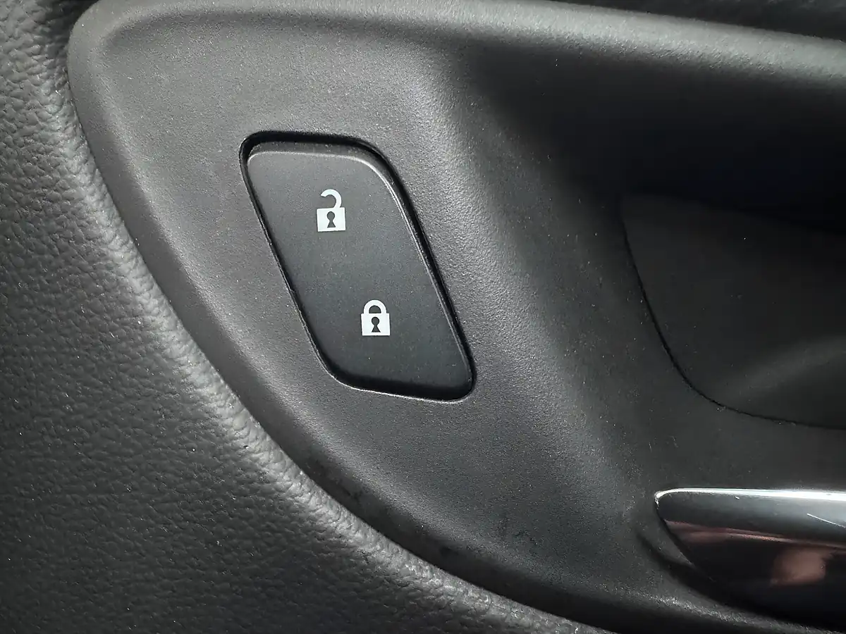Used 2017 Vauxhall Astra Sri Power Red - Interior and Exterior details 15