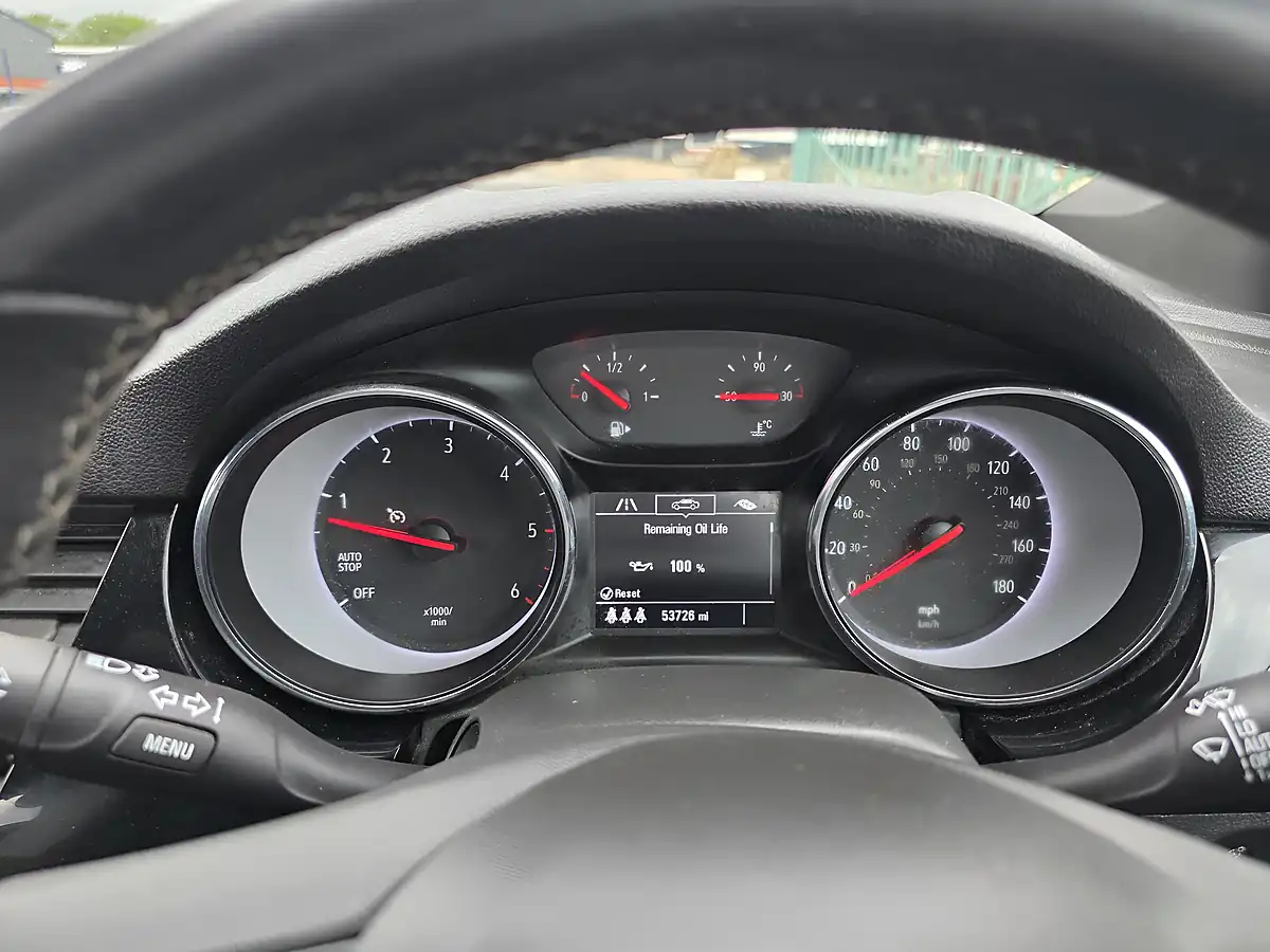 Used 2017 Vauxhall Astra Sri Red - Interior and Exterior details 11