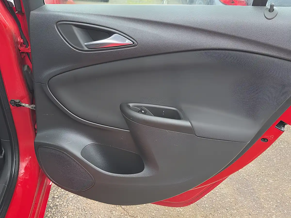 Used 2017 Vauxhall Astra Sri Red - Interior and Exterior details 12