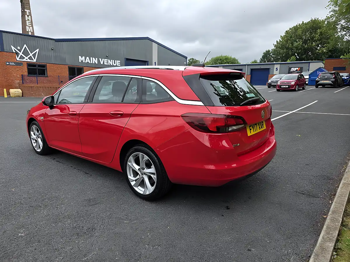 Used 2017 Vauxhall Astra Sri Red - Interior and Exterior details 6