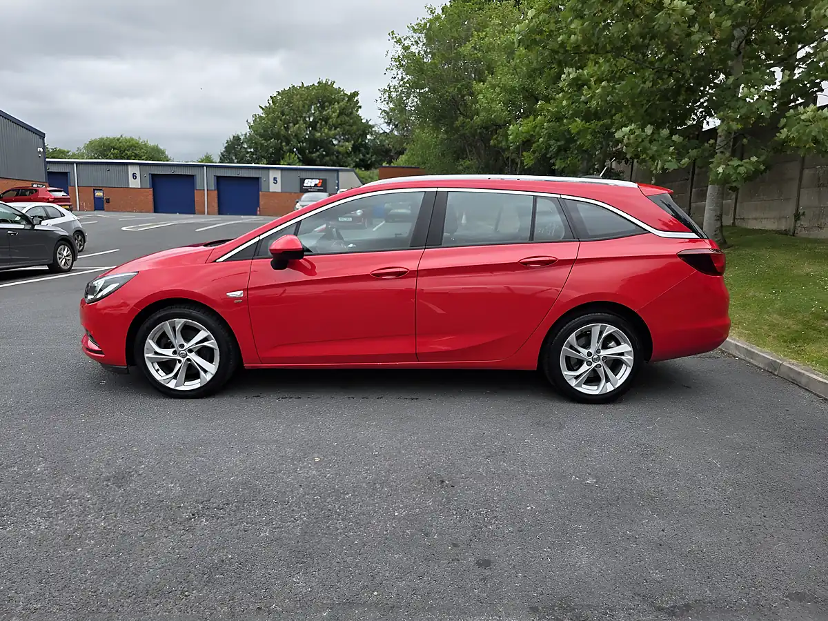 Used 2017 Vauxhall Astra Sri Red - Interior and Exterior details 8