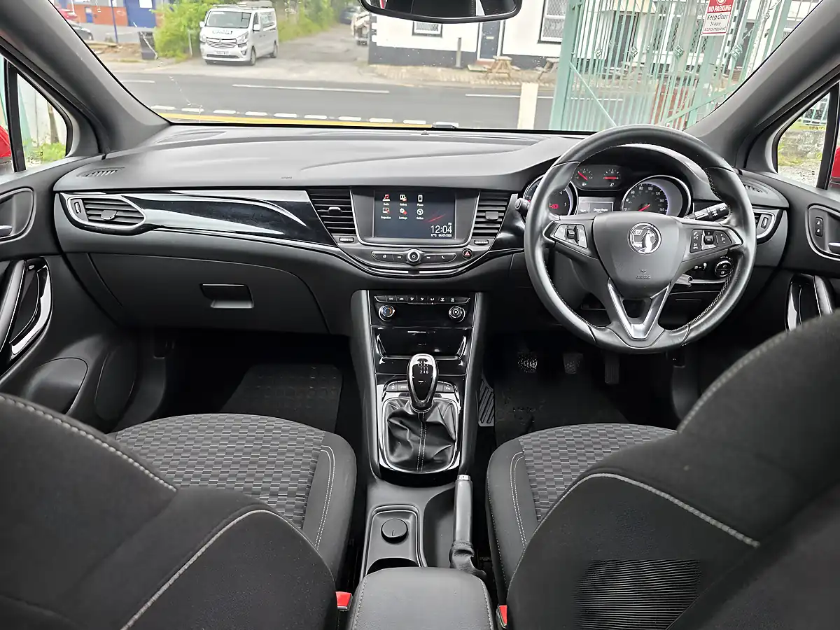 Used 2017 Vauxhall Astra Sri Red - Interior and Exterior details 9