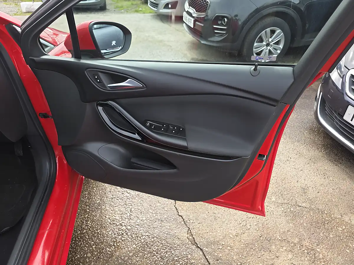 Used 2017 Vauxhall Astra Sri Red - Interior and Exterior details 14