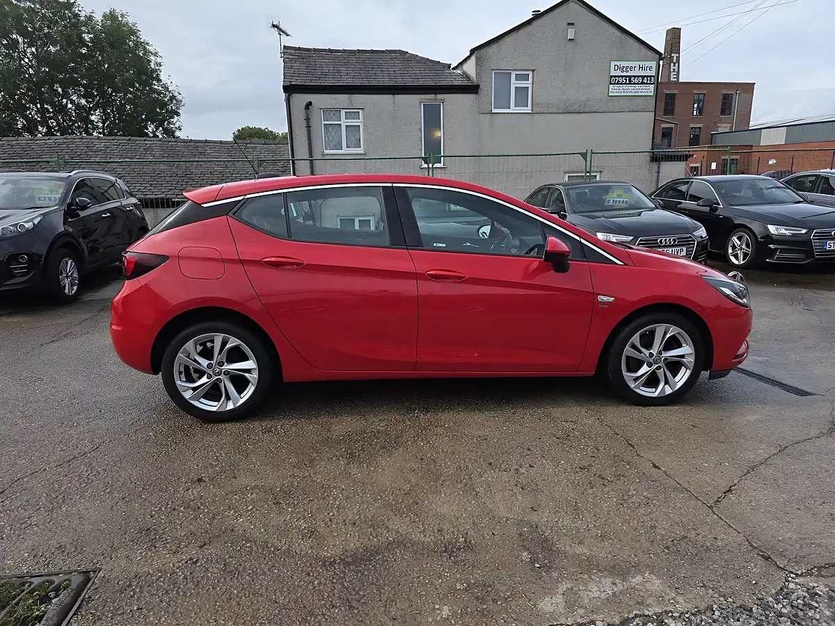 Used 2017 Vauxhall Astra Sri Red - Interior and Exterior details 4