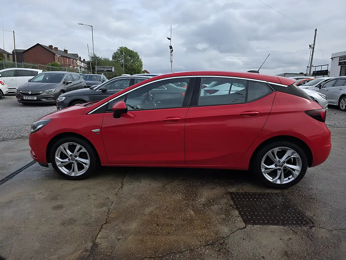 Used 2017 Vauxhall Astra Sri Red - Interior and Exterior details 5