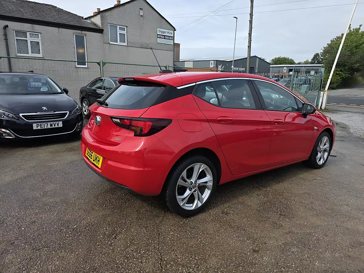 Used 2017 Vauxhall Astra Sri Red - Interior and Exterior details 6