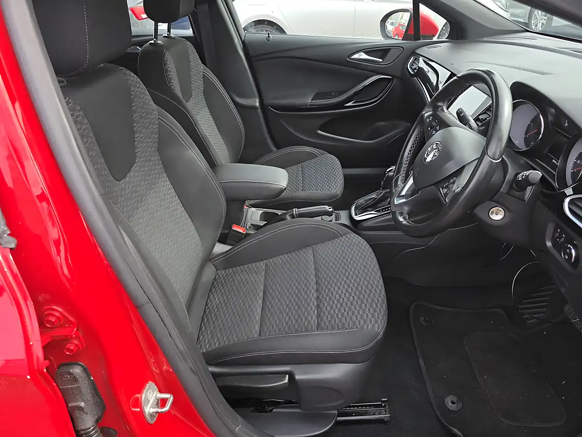 Used 2017 Vauxhall Astra Sri Red - Interior and Exterior details 9