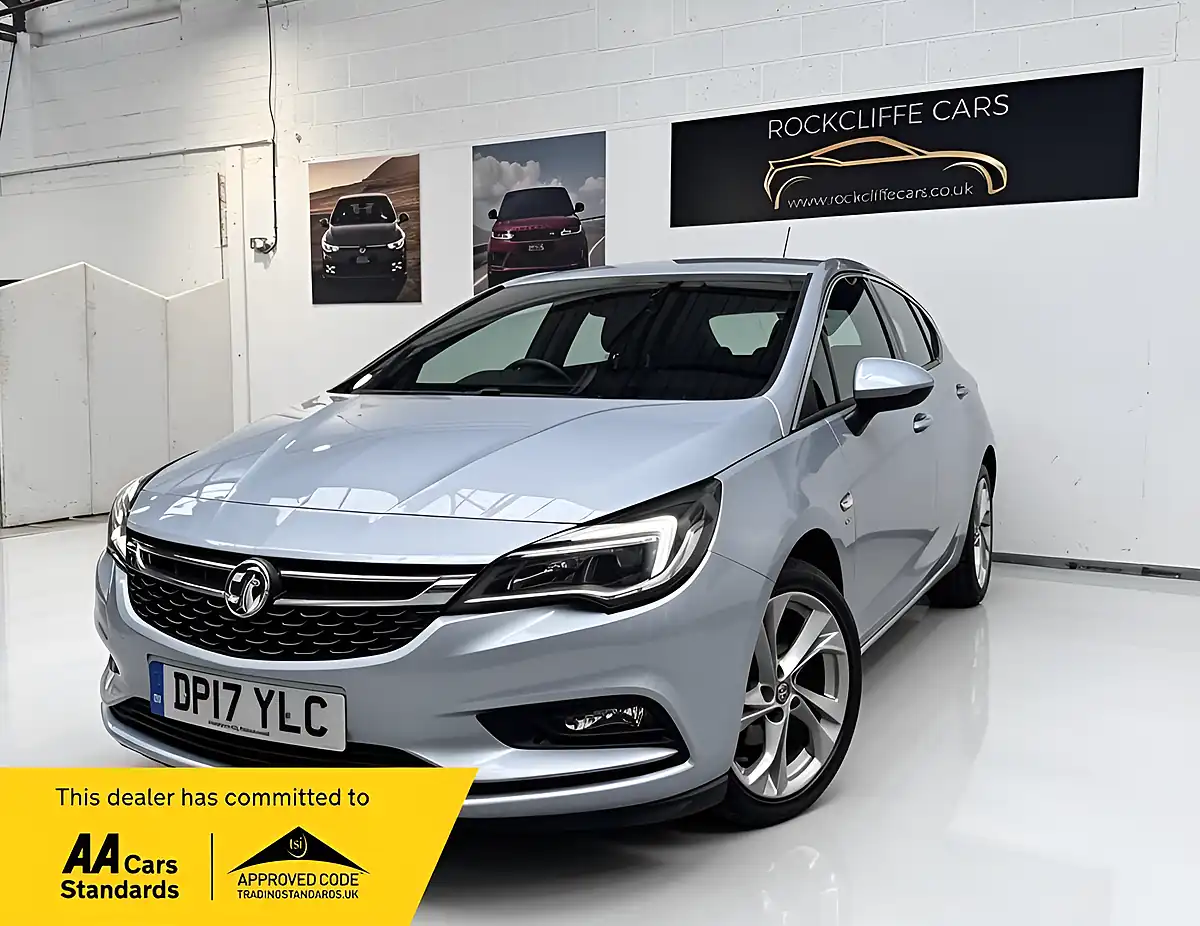 Used 2017 Vauxhall Astra Sri Silver - Front View