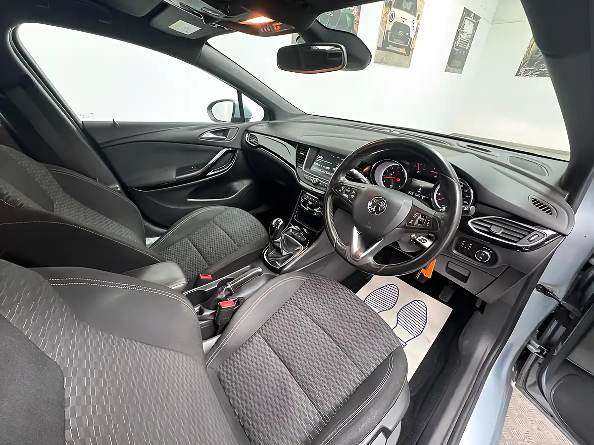 Used 2017 Vauxhall Astra Sri Silver - Interior and Exterior details 10