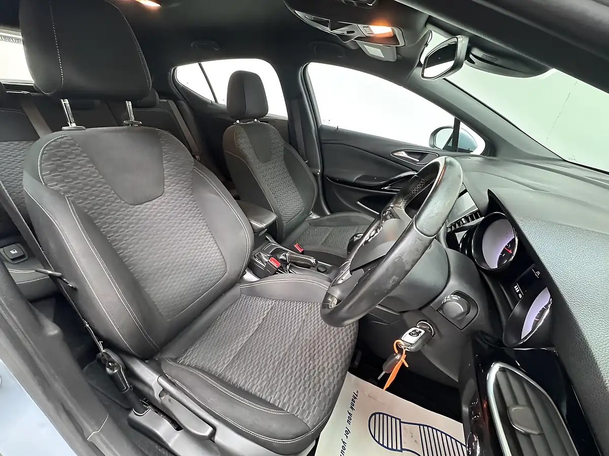 Used 2017 Vauxhall Astra Sri Silver - Interior and Exterior details 11