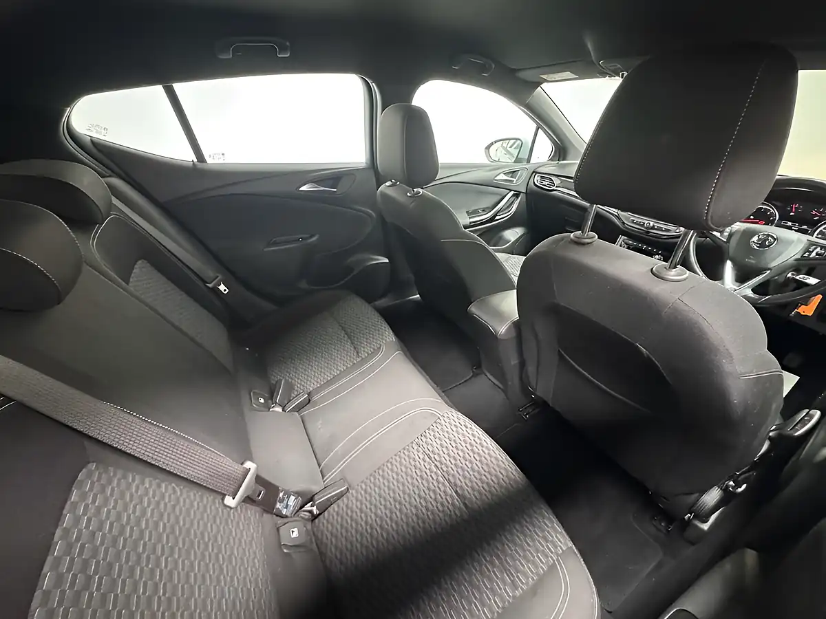 Used 2017 Vauxhall Astra Sri Silver - Interior and Exterior details 12
