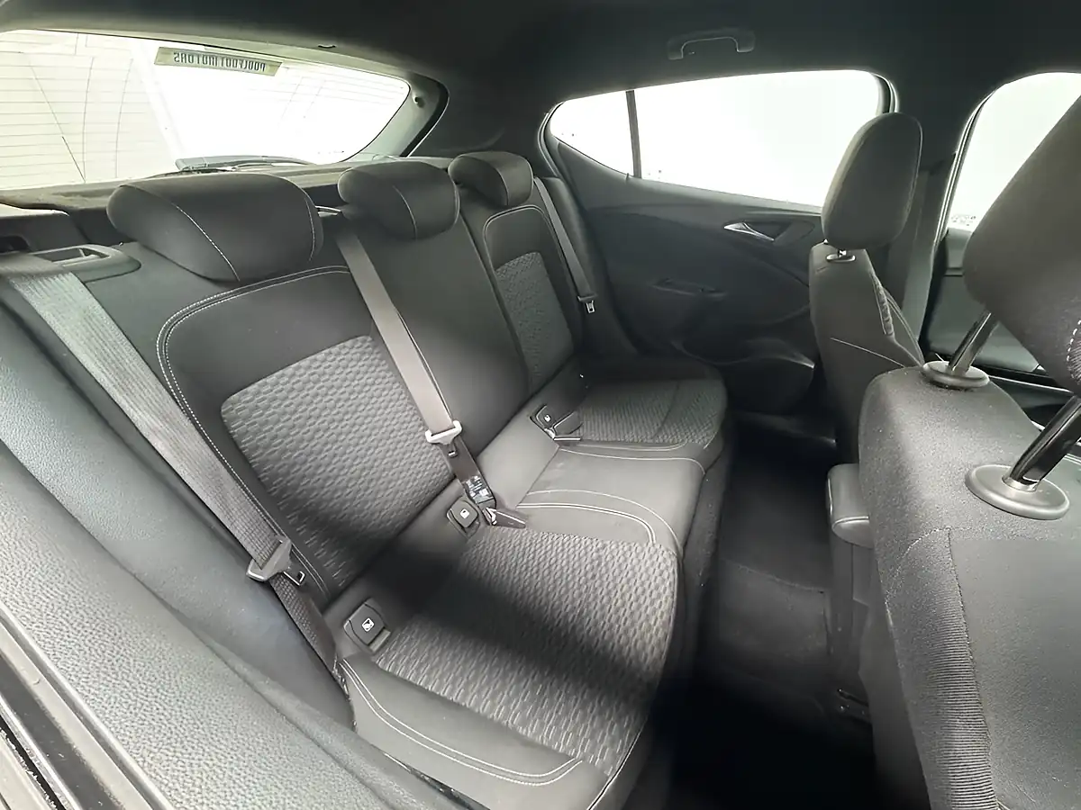 Used 2017 Vauxhall Astra Sri Silver - Interior and Exterior details 13