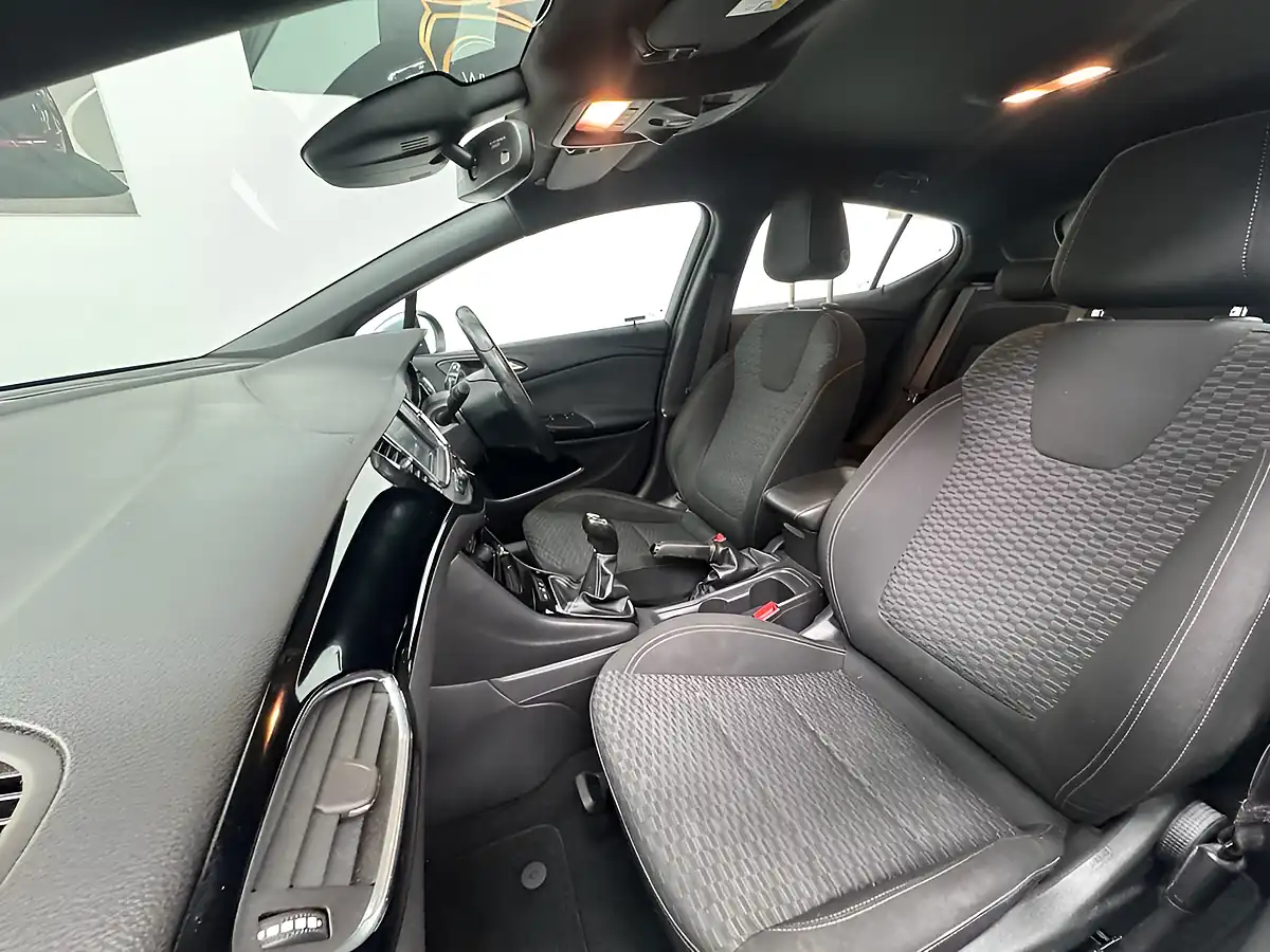 Used 2017 Vauxhall Astra Sri Silver - Interior and Exterior details 15