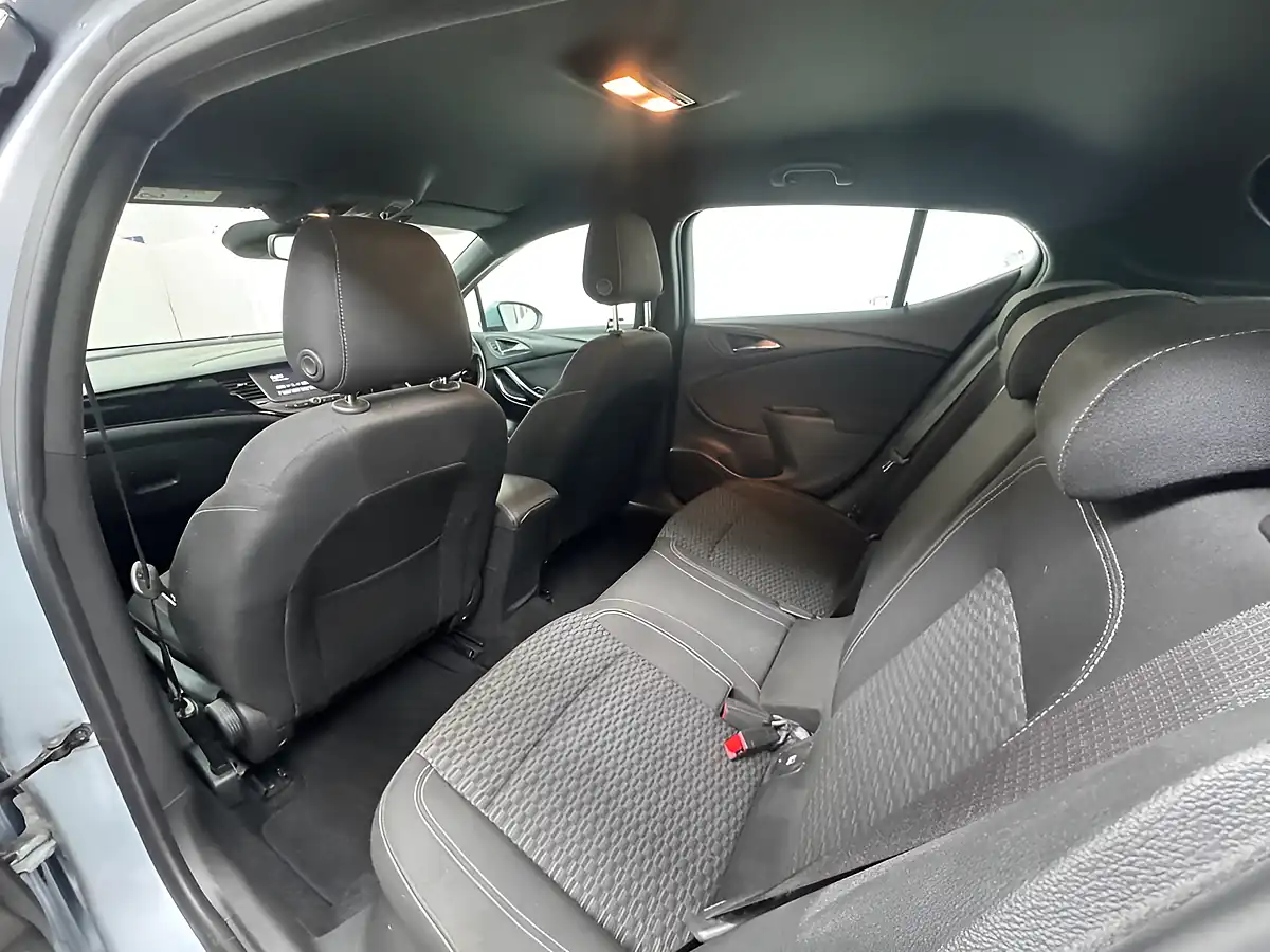 Used 2017 Vauxhall Astra Sri Silver - Interior and Exterior details 16