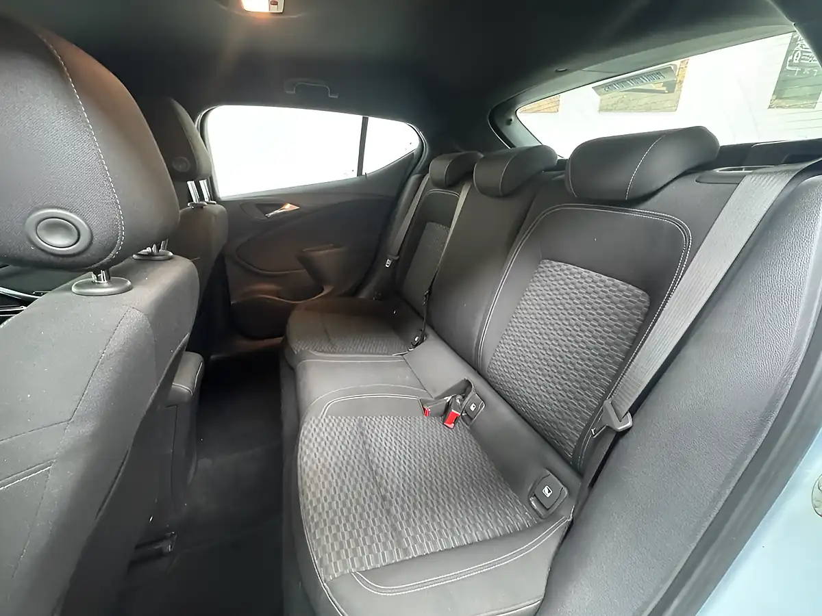 Used 2017 Vauxhall Astra Sri Silver - Interior and Exterior details 17
