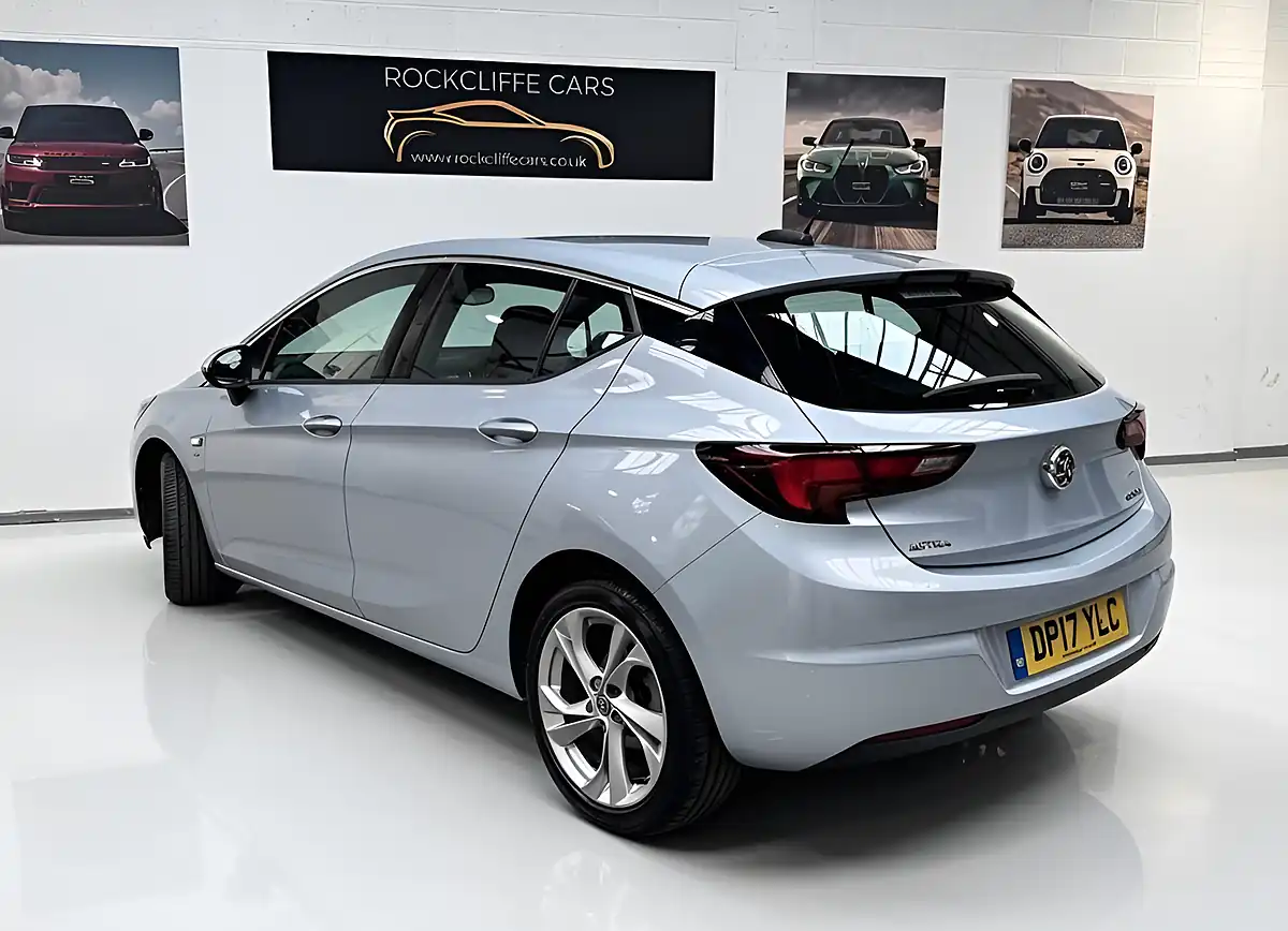 Used 2017 Vauxhall Astra Sri Silver - Interior and Exterior details 4