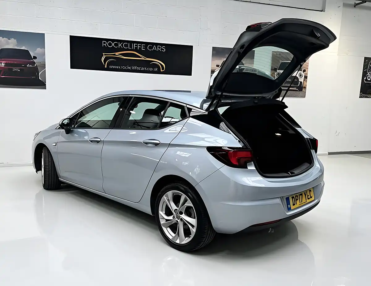 Used 2017 Vauxhall Astra Sri Silver - Interior and Exterior details 5