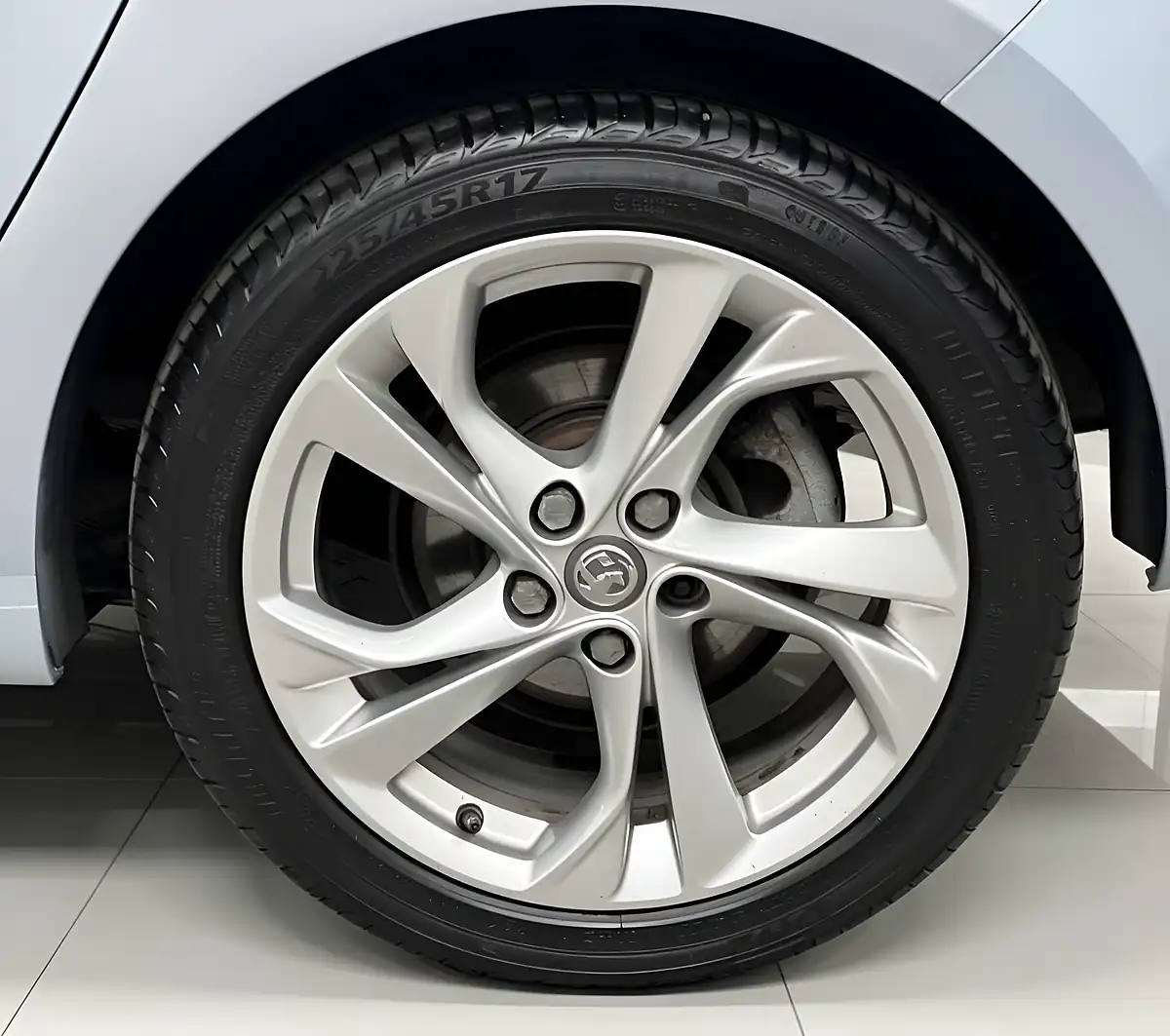 Used 2017 Vauxhall Astra Sri Silver - Interior and Exterior details 7