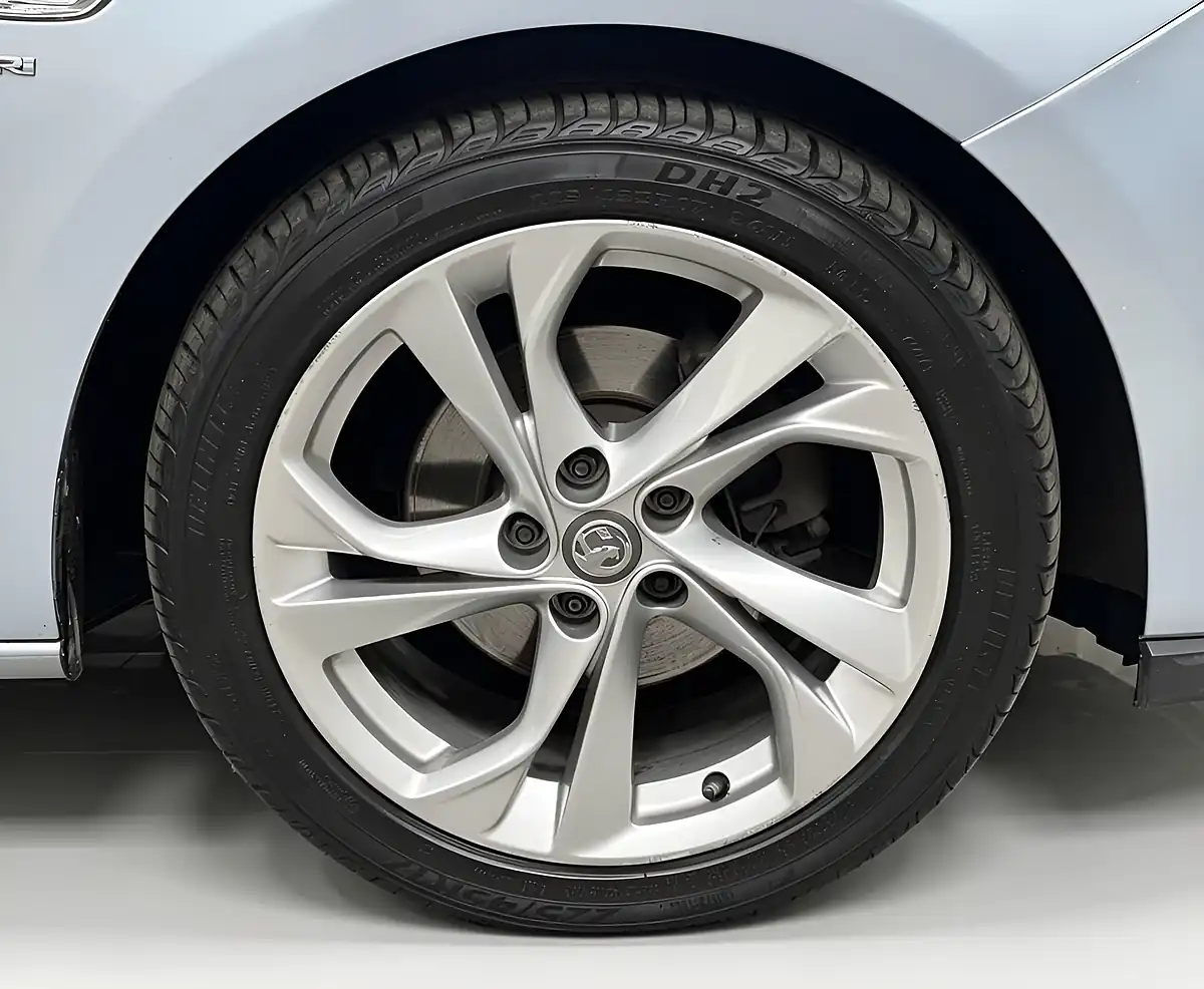 Used 2017 Vauxhall Astra Sri Silver - Interior and Exterior details 8