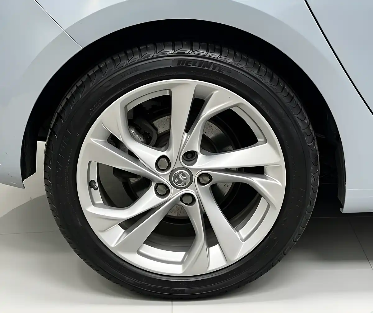 Used 2017 Vauxhall Astra Sri Silver - Interior and Exterior details 9