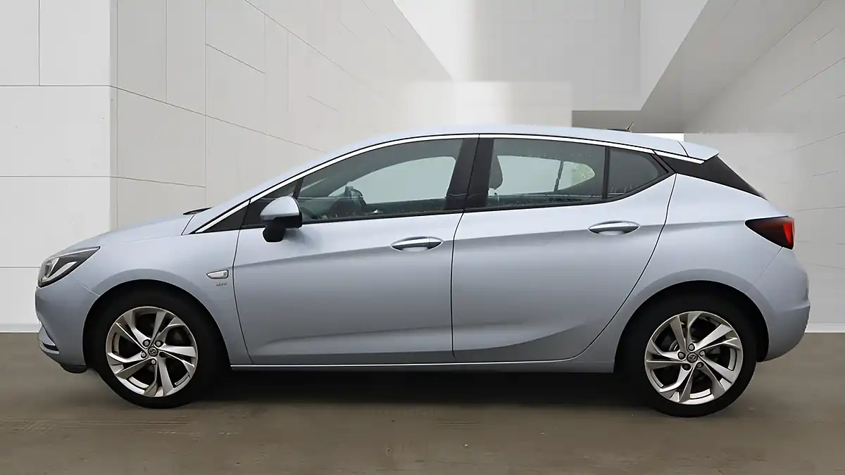 Used 2017 Vauxhall Astra Sri Silver - Interior and Exterior details 3