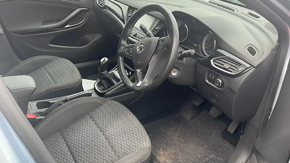 Used 2017 Vauxhall Astra Sri Silver - Interior and Exterior details 7