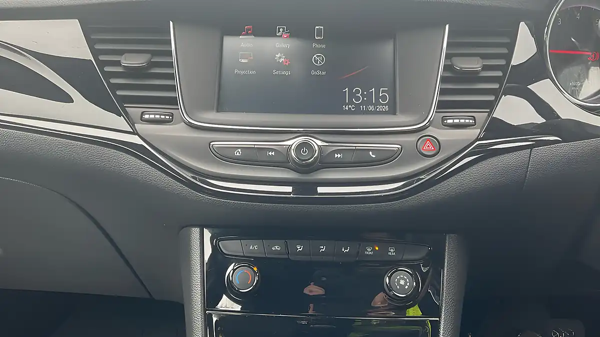 Used 2017 Vauxhall Astra Sri Silver - Interior and Exterior details 8