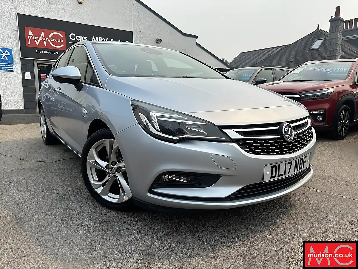 Used 2017 Vauxhall Astra Sri Silver - Front View