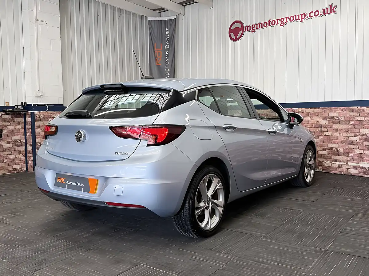 Used 2017 Vauxhall Astra Sri Silver - Interior and Exterior details 12