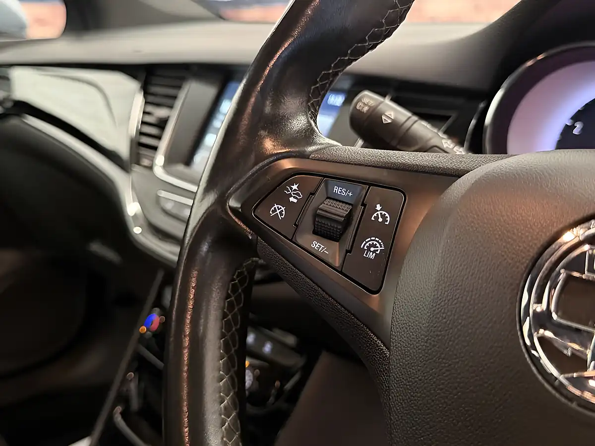 Used 2017 Vauxhall Astra Sri Silver - Interior and Exterior details 16