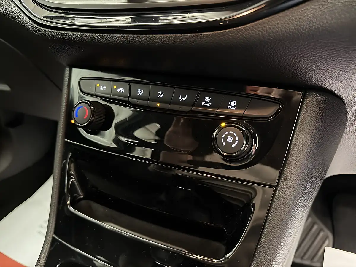Used 2017 Vauxhall Astra Sri Silver - Interior and Exterior details 17