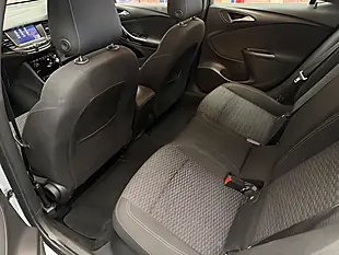 Used 2017 Vauxhall Astra Sri Silver - Interior and Exterior details 18