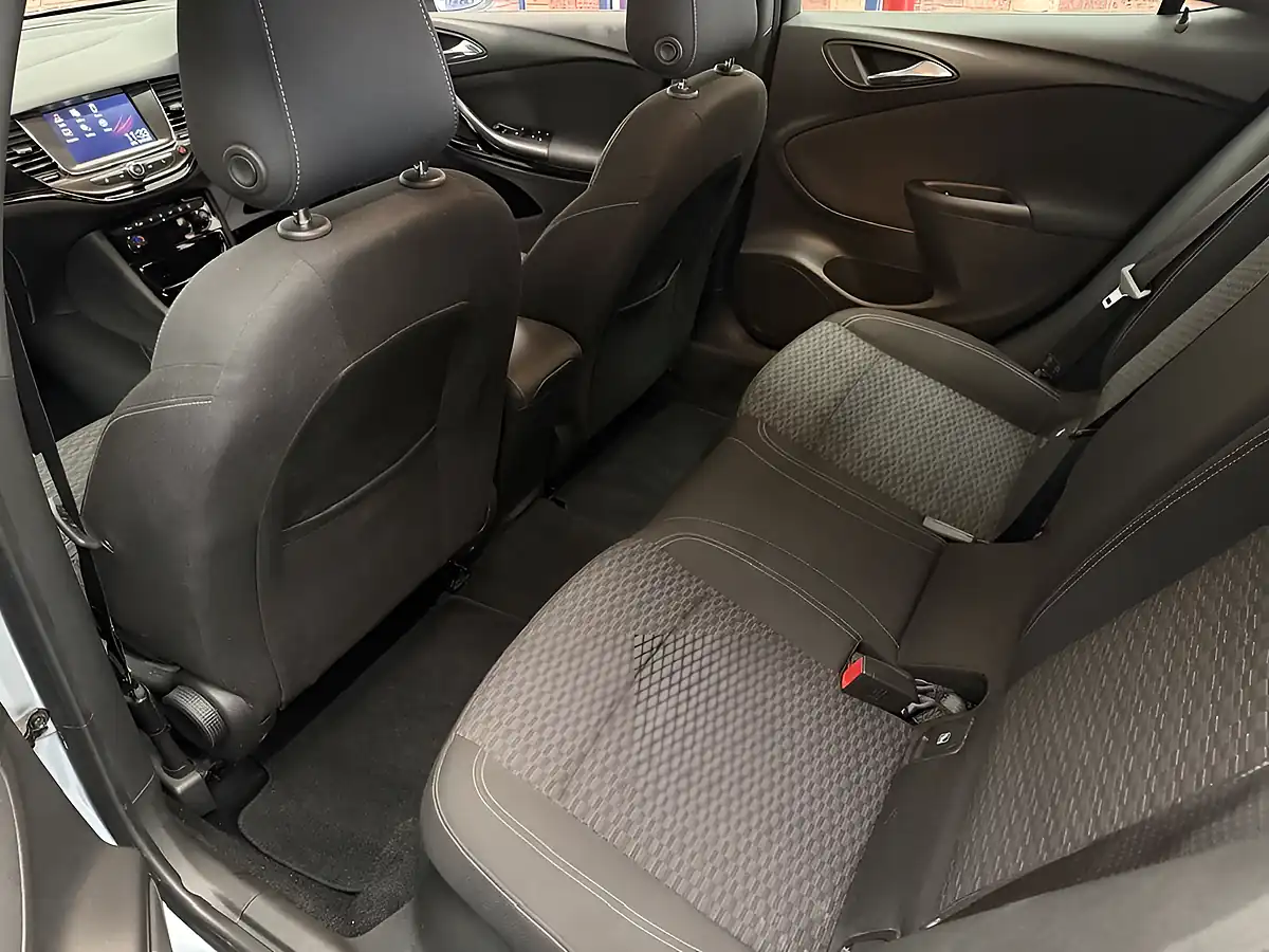 Used 2017 Vauxhall Astra Sri Silver - Interior and Exterior details 18