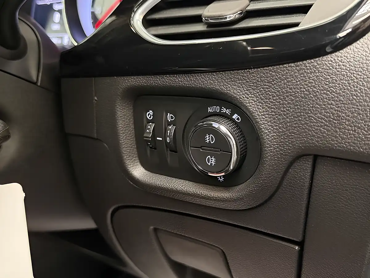 Used 2017 Vauxhall Astra Sri Silver - Interior and Exterior details 19