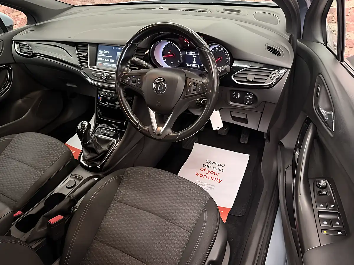 Used 2017 Vauxhall Astra Sri Silver - Interior and Exterior details 5