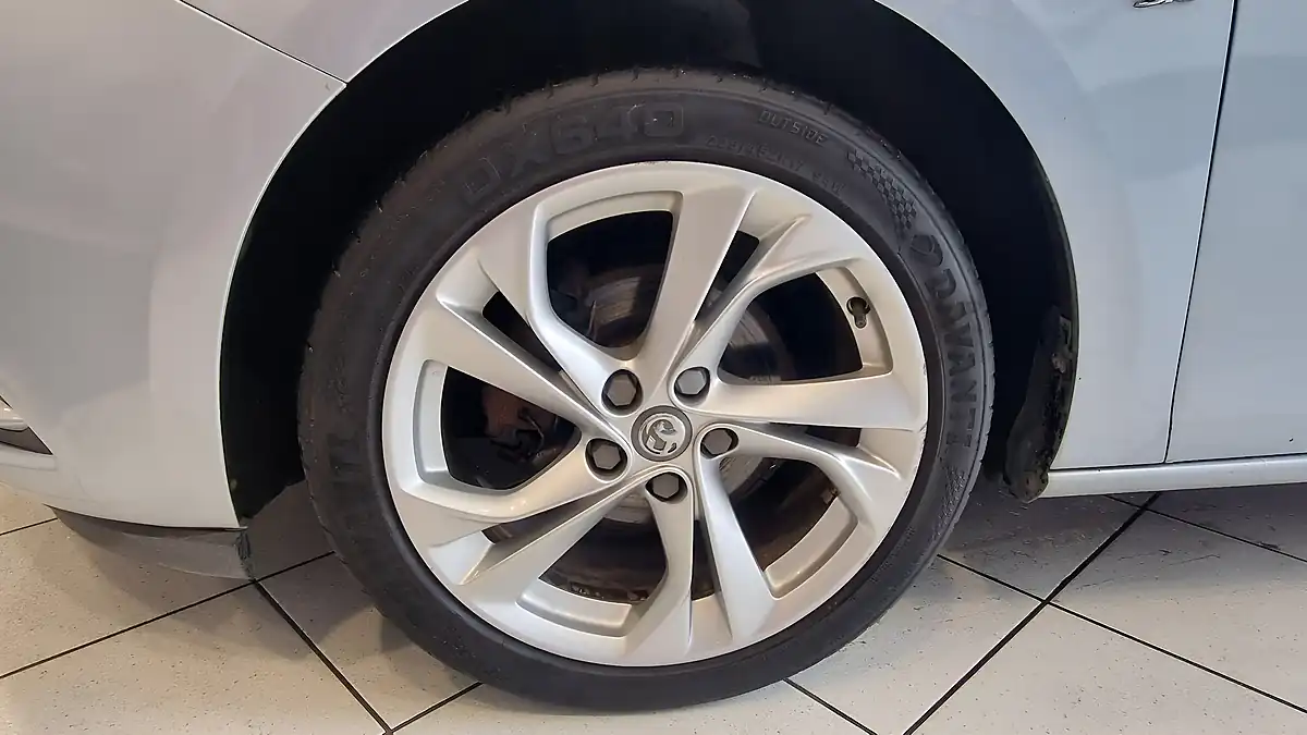 Used 2017 Vauxhall Astra Sri Sports Tourer Silver - Interior and Exterior details 14