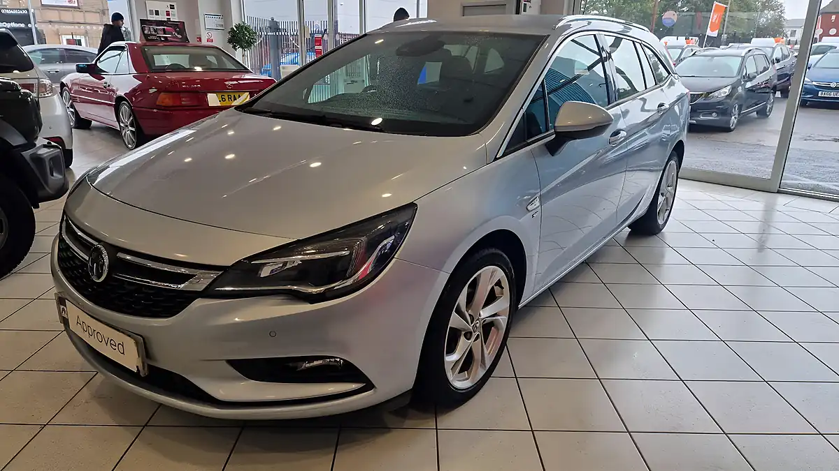 Used 2017 Vauxhall Astra Sri Sports Tourer Silver - Interior and Exterior details 3