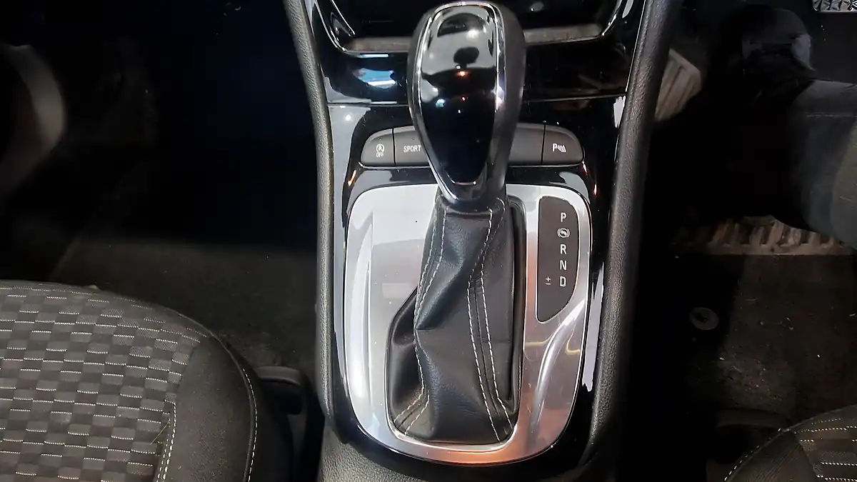 Used 2017 Vauxhall Astra Sri Sports Tourer Silver - Interior and Exterior details 7