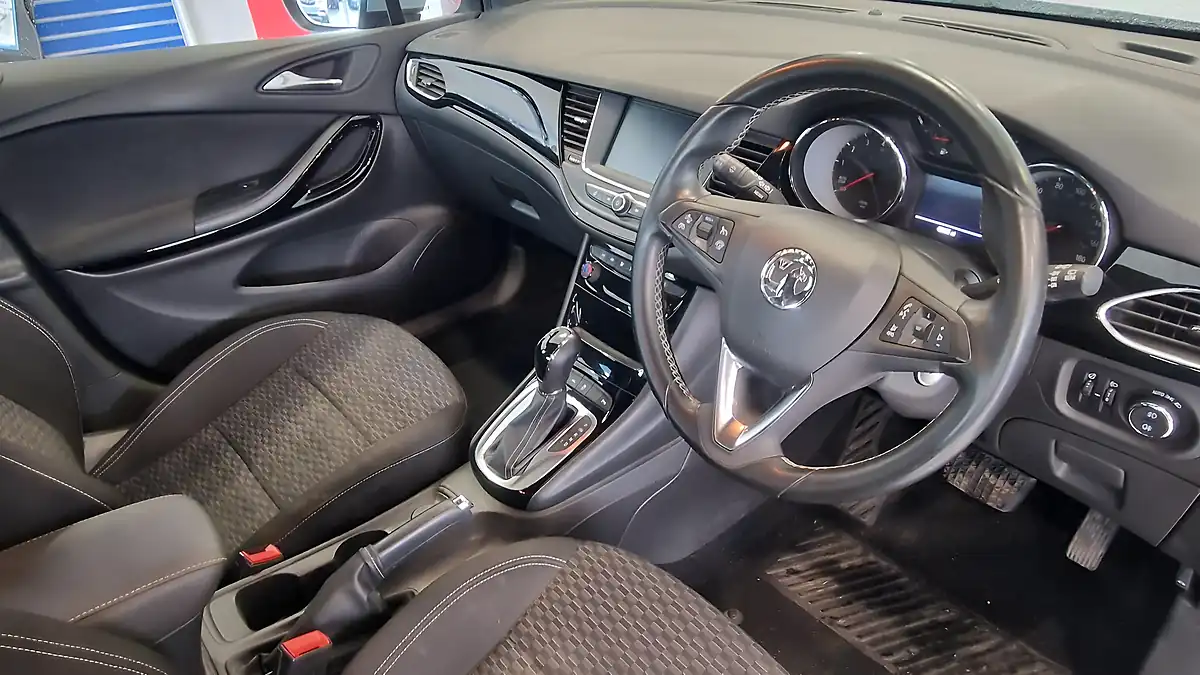 Used 2017 Vauxhall Astra Sri Sports Tourer Silver - Interior and Exterior details 8