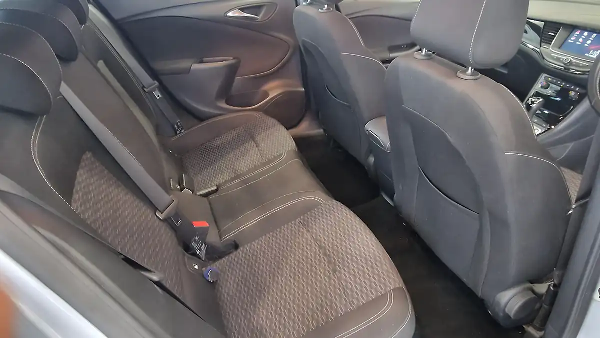 Used 2017 Vauxhall Astra Sri Sports Tourer Silver - Interior and Exterior details 9