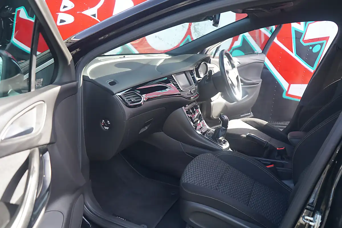 Used 2017 Vauxhall Astra Sri Vx Line Black - Interior and Exterior details 19
