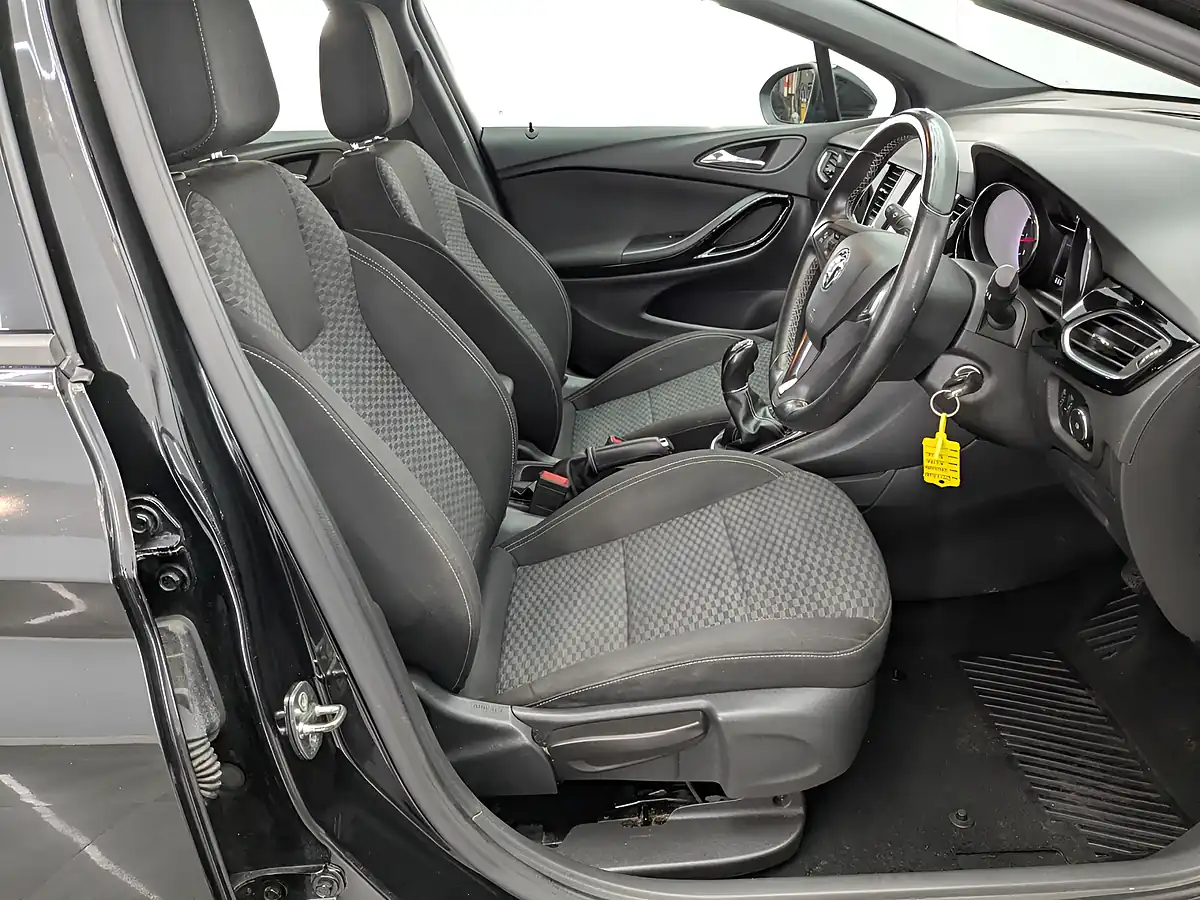 Used 2017 Vauxhall Astra Sri Vx Line Mineral Black - Interior and Exterior details 20