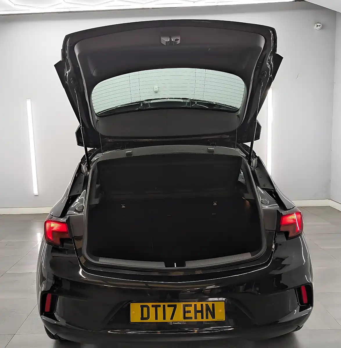 Used 2017 Vauxhall Astra Sri Vx Line Mineral Black - Interior and Exterior details 9