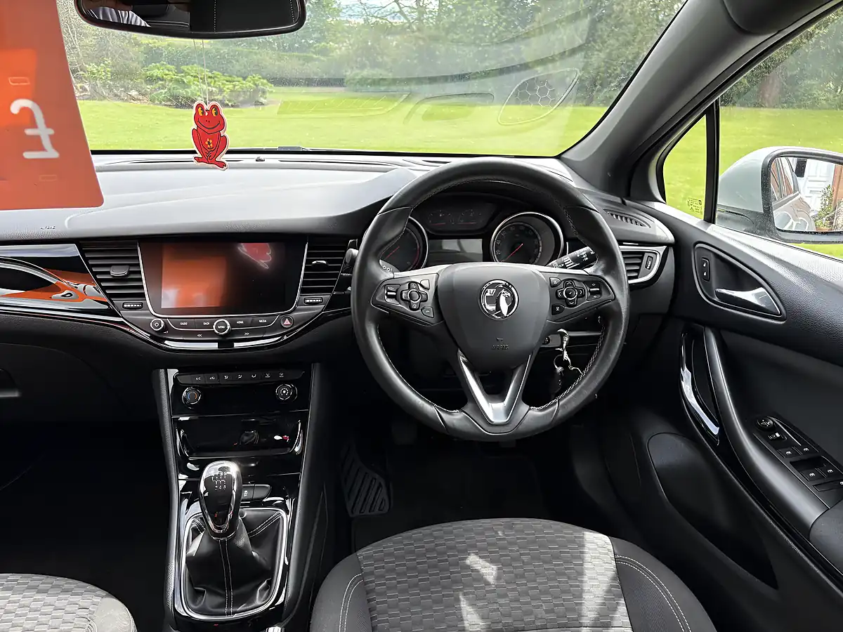 Used 2017 Vauxhall Astra Sri Vx Line Nav Silver - Interior and Exterior details 13